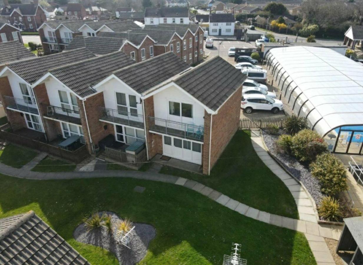 Villa Sea View 3-Bed Heated Pool Eat Bar Kids Park Lowestoft Exteriör bild