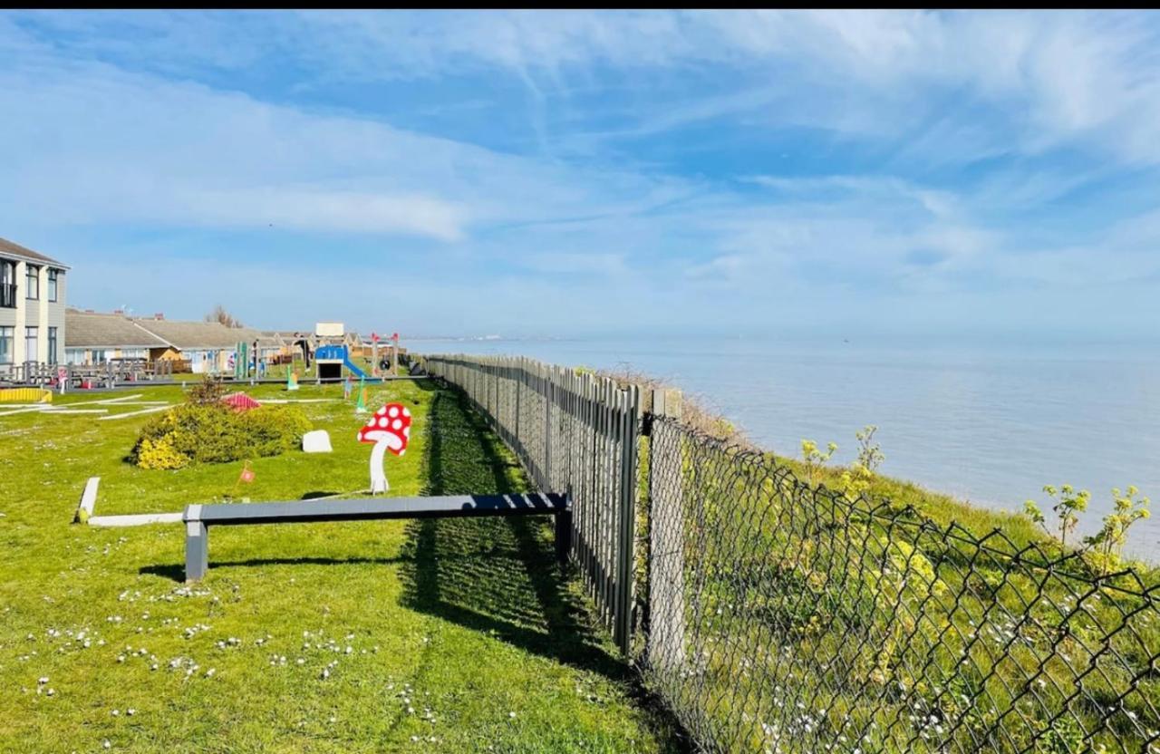 Villa Sea View 3-Bed Heated Pool Eat Bar Kids Park Lowestoft Exteriör bild