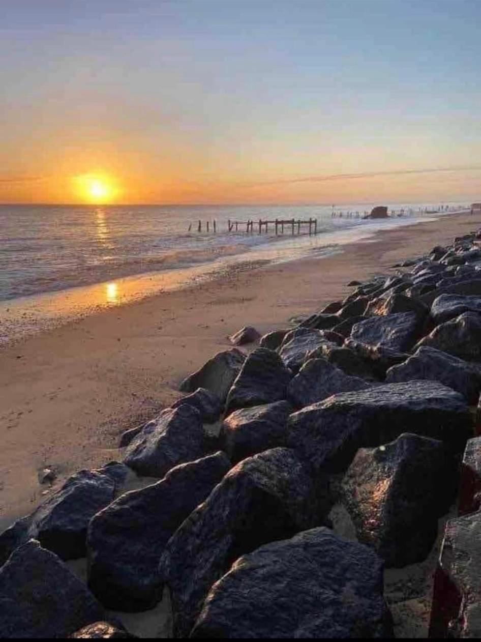 Villa Sea View 3-Bed Heated Pool Eat Bar Kids Park Lowestoft Exteriör bild