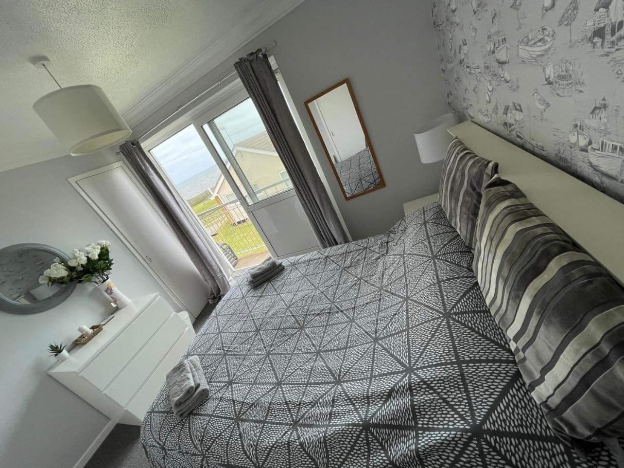 Villa Sea View 3-Bed Heated Pool Eat Bar Kids Park Lowestoft Exteriör bild