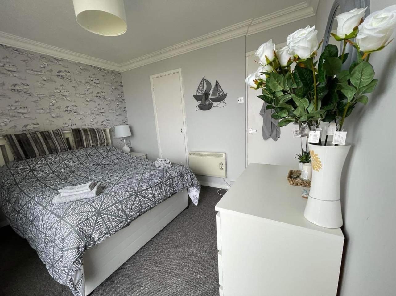Villa Sea View 3-Bed Heated Pool Eat Bar Kids Park Lowestoft Exteriör bild