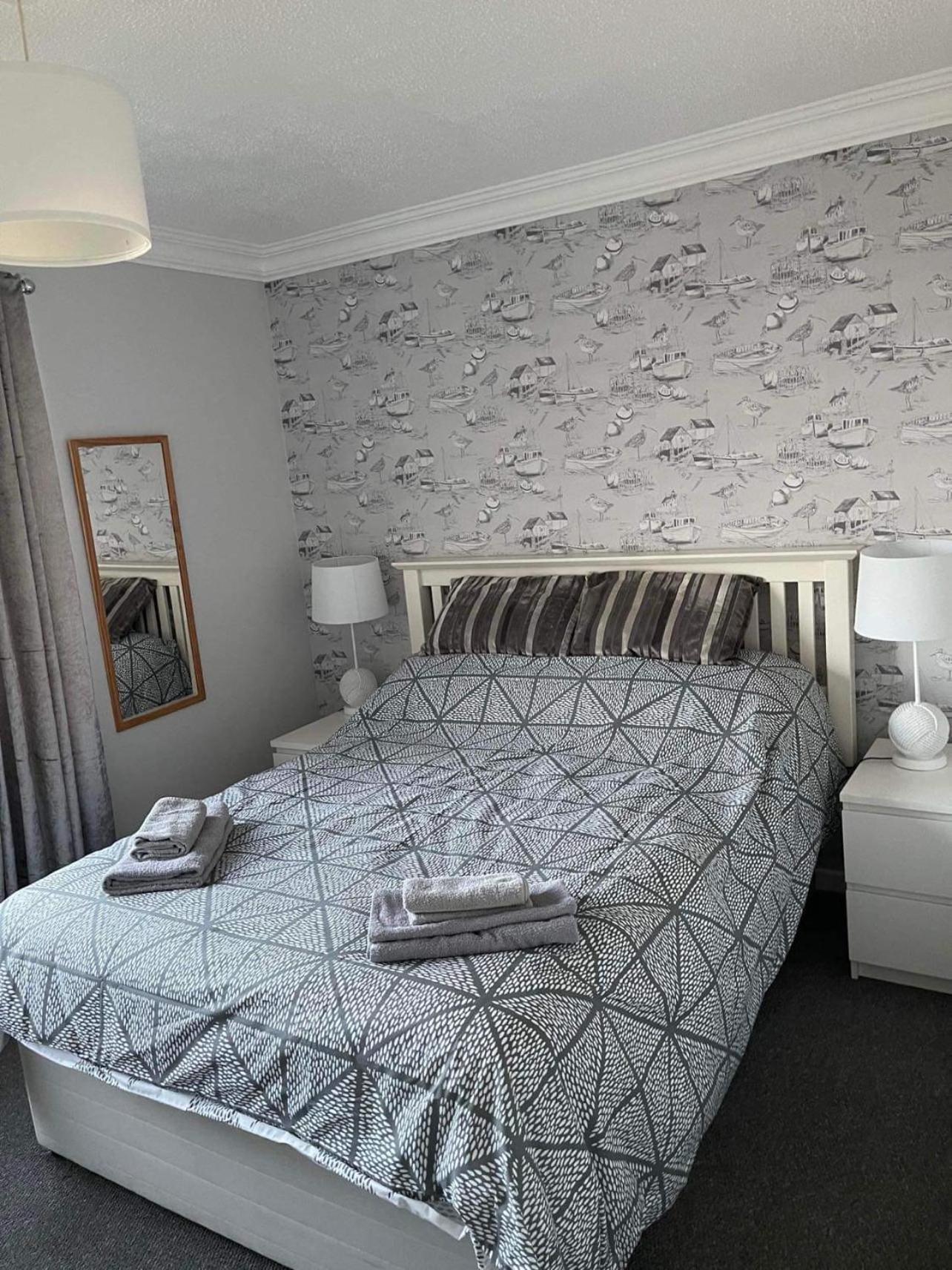 Villa Sea View 3-Bed Heated Pool Eat Bar Kids Park Lowestoft Exteriör bild